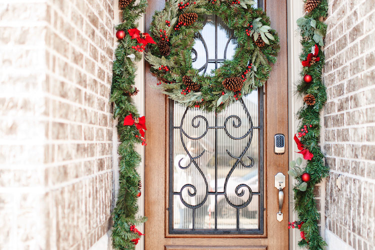 Classic Outdoor Holiday Decor