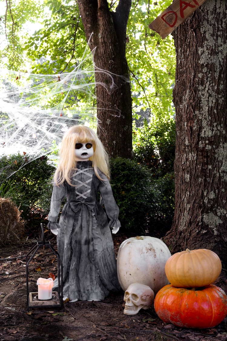 Transform Your Front Yard into a Haunted Graveyard for Halloween