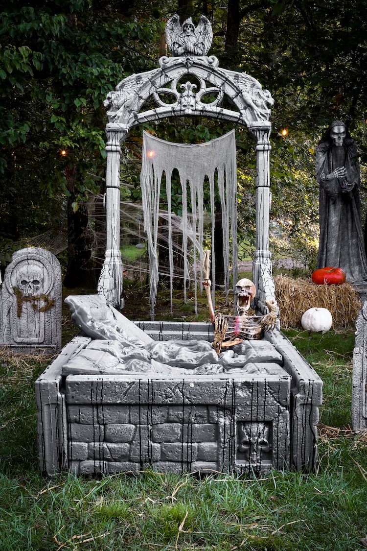 Transform Your Front Yard into a Haunted Graveyard for Halloween