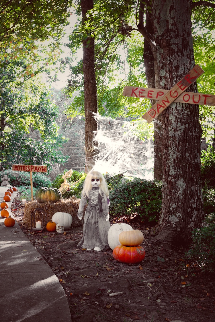 Transform Your Front Yard into a Haunted Graveyard for Halloween