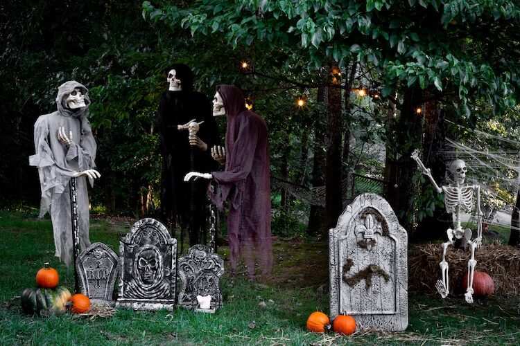 Transform Your Front Yard into a Haunted Graveyard for Halloween