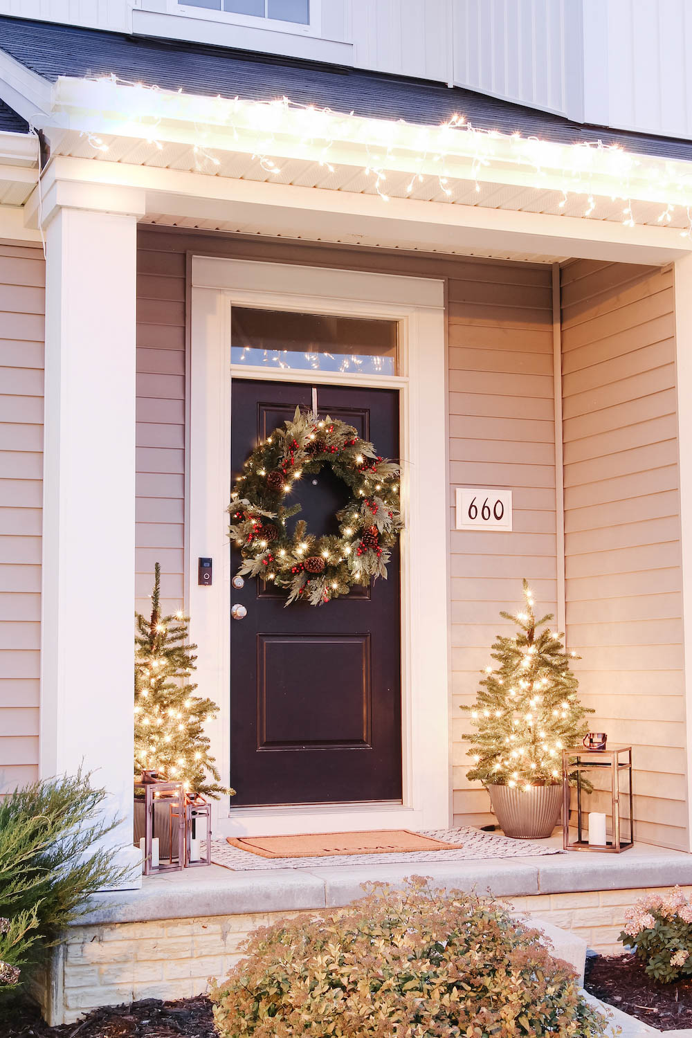 Natural Winter Wonderland Exterior Decor for the Holiday