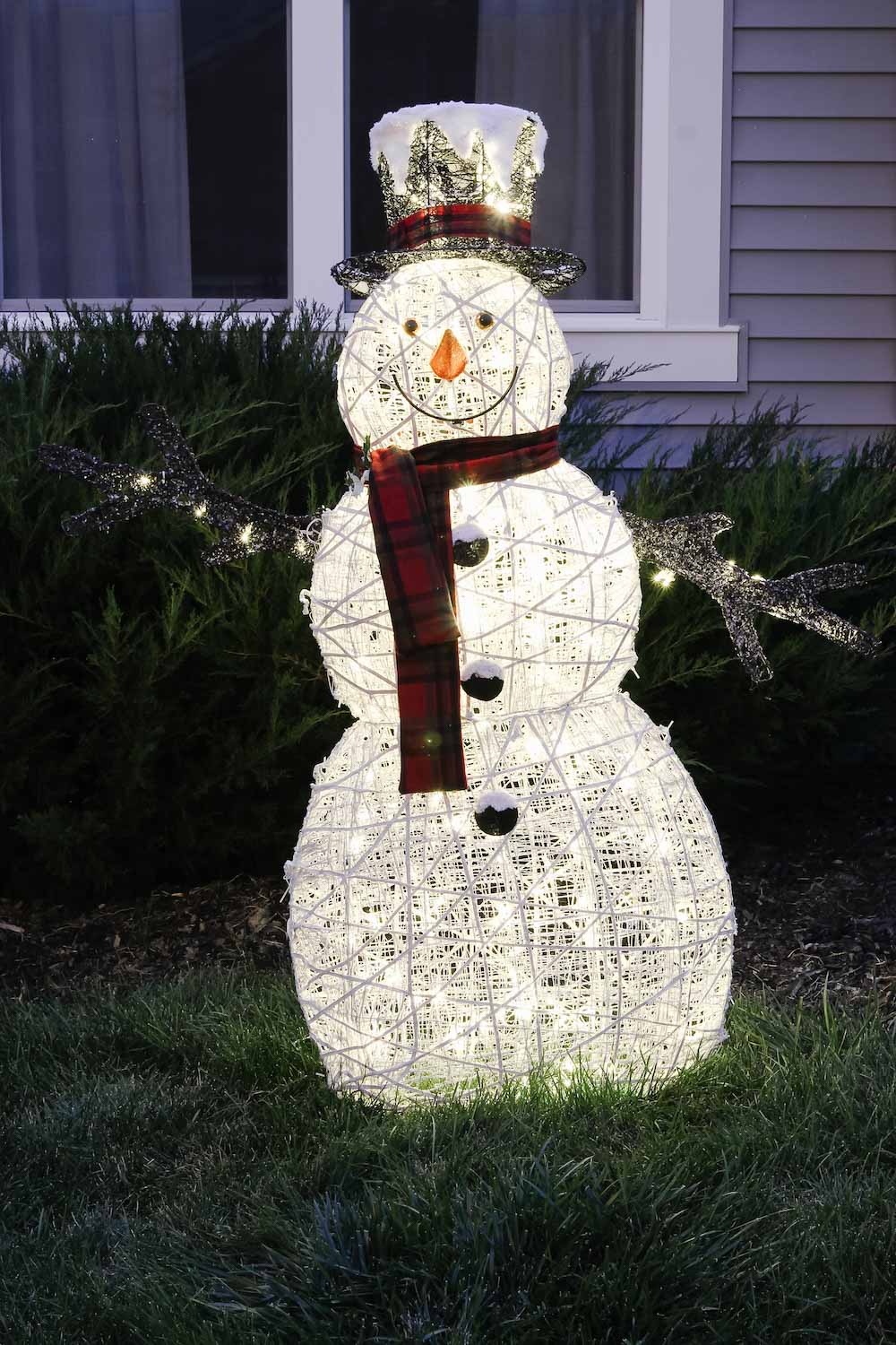 Natural Winter Wonderland Exterior Decor for the Holiday