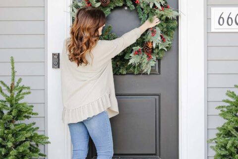 Natural Winter Wonderland Exterior Decor for the Holiday