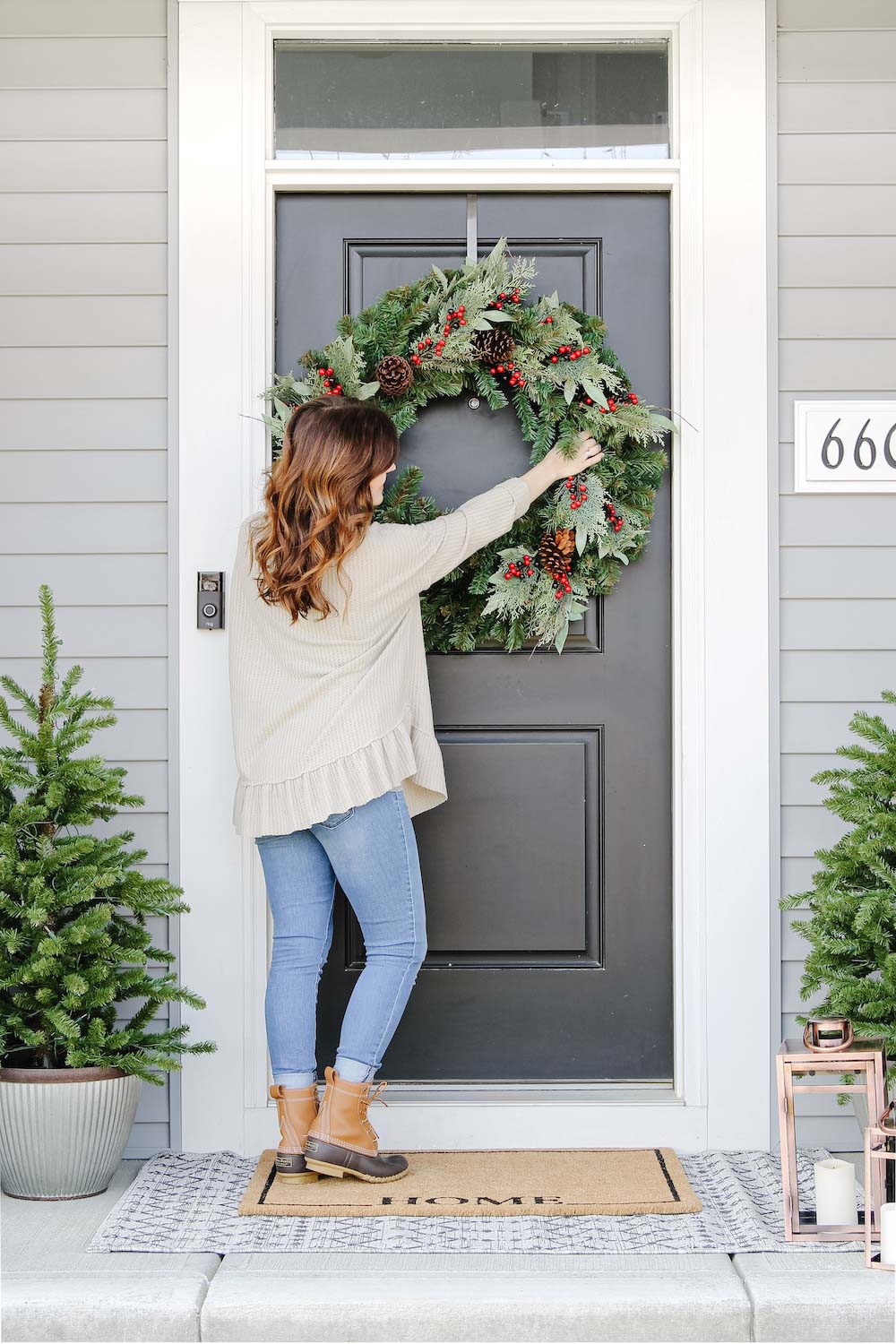 Natural Winter Wonderland Exterior Decor for the Holiday