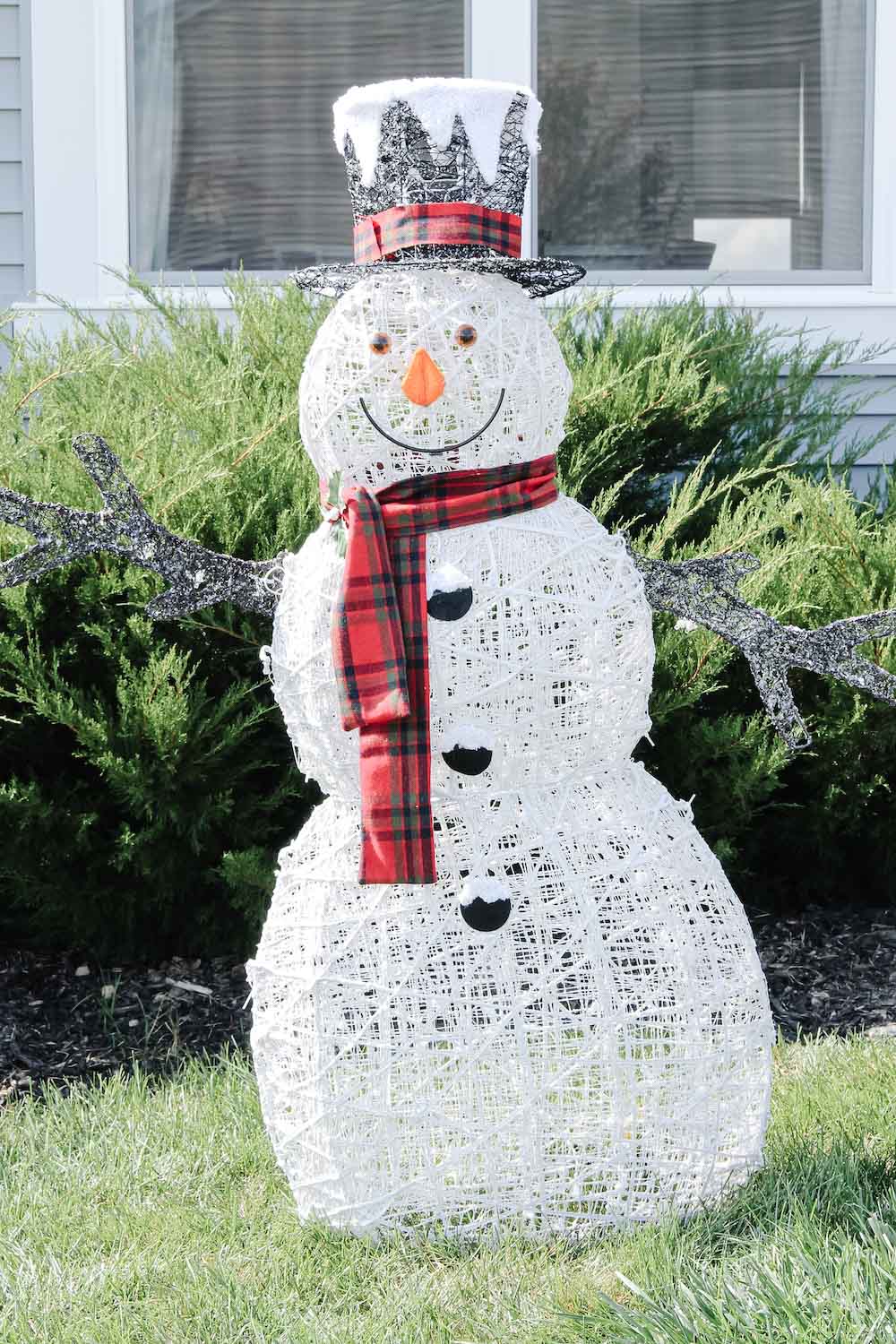 Natural Winter Wonderland Exterior Decor for the Holiday