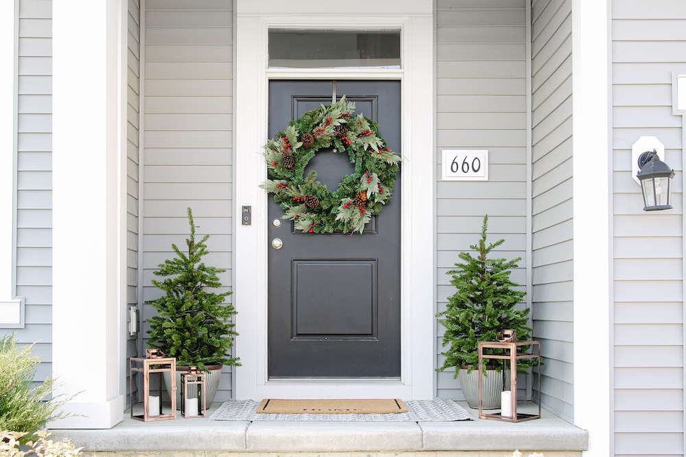 Natural Winter Wonderland Exterior Decor for the Holiday